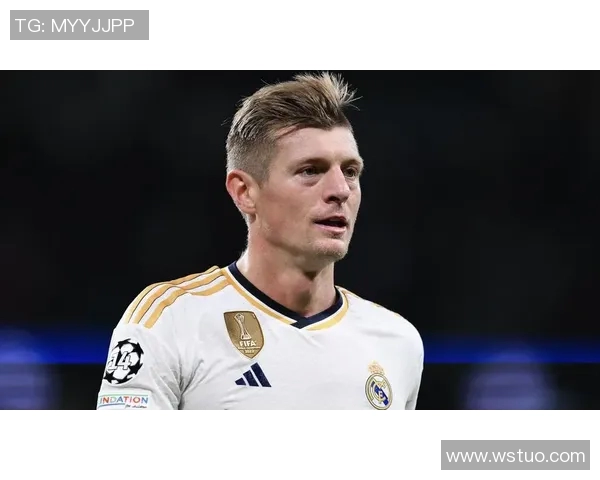 克罗斯的足球传奇之路：从青涩少年到世界顶级中场的成长历程