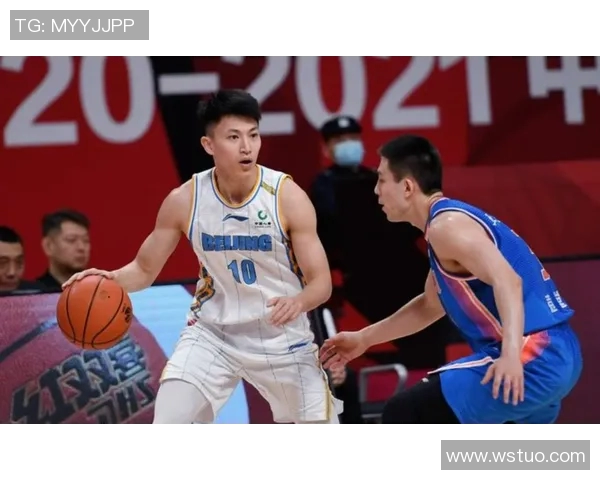 四川队与南京队在CBA赛场的激烈对决引发球迷热议与期待