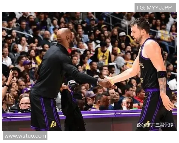 湖人队与森林狼激战正酣球迷期待精彩对决与逆转时刻